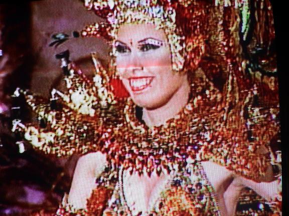 Ragazza in gara per il titolo di Regina del carnevale