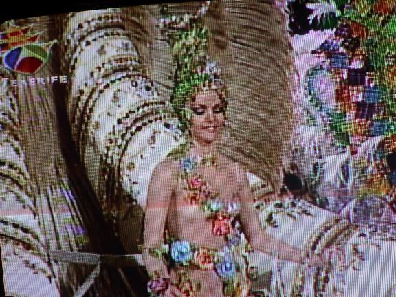 Ragazza in gara per il titolo di Regina del carnevale