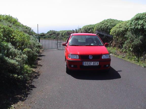 Strada con cancello de El Hierro
